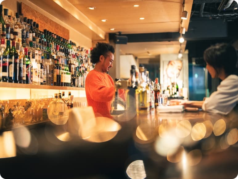 バースマイルライフのカウンター席